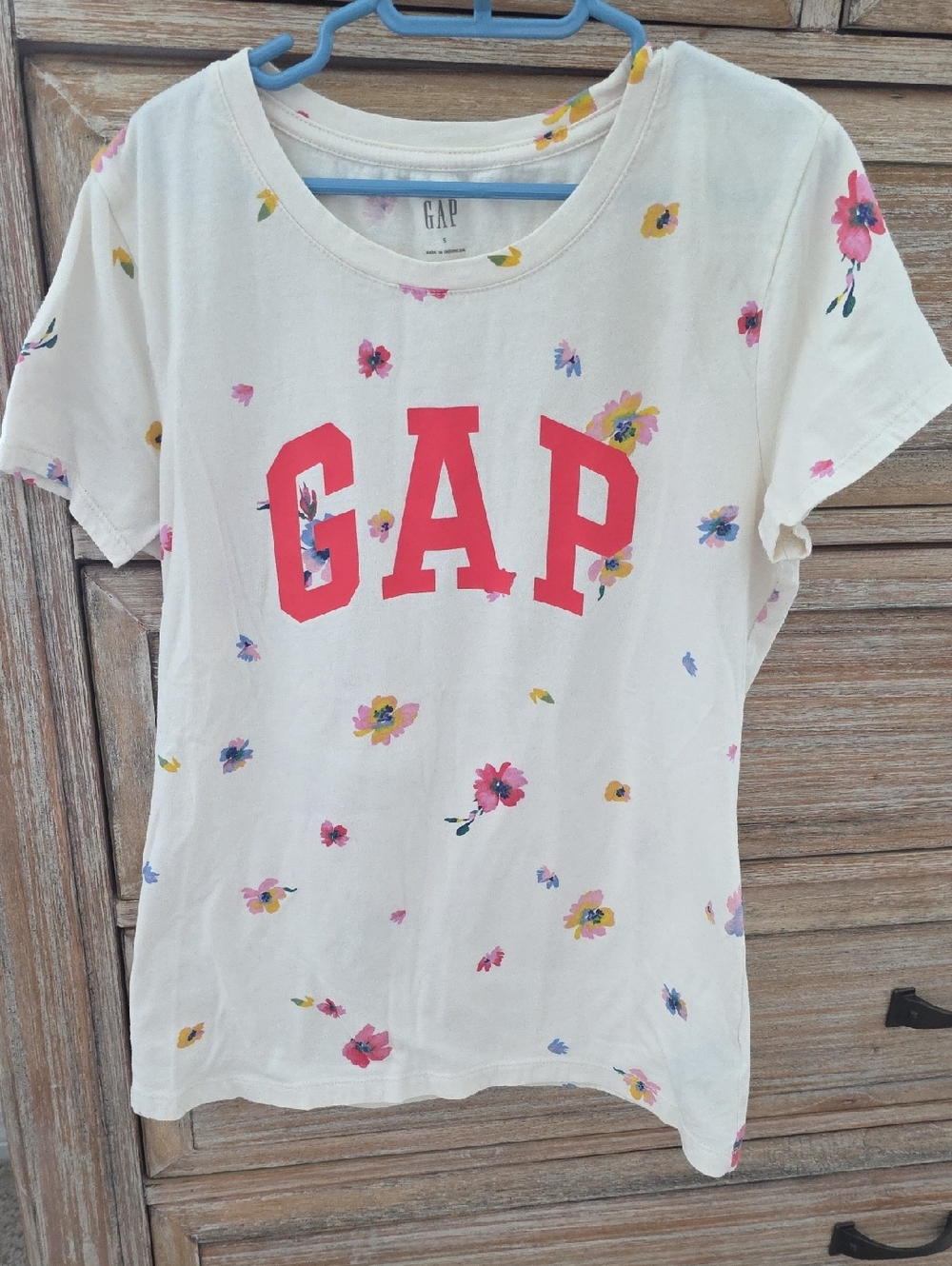 GAP Cream Short Sleeve Tee with Bright Coral Logo and Floral Print